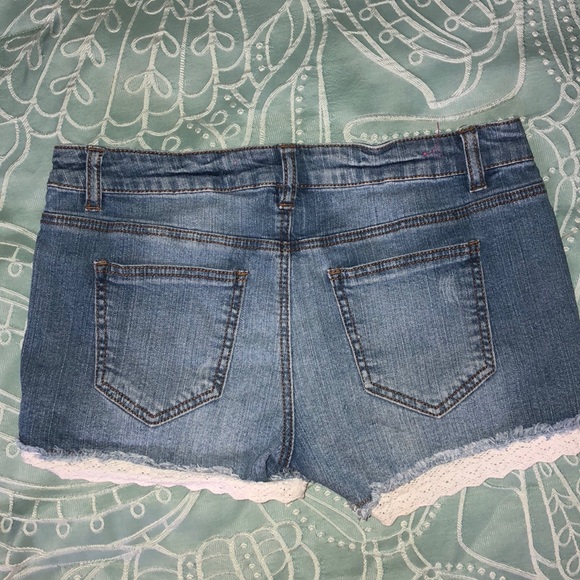 Tinseltown Lace Denim Shorts - Picture 4 of 5